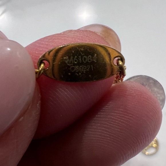 Louis Vuitton essential V bracelet - Picture 10 of 13